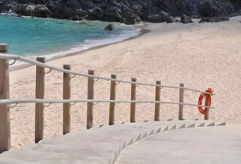 هتل The Loren At Pink Beach