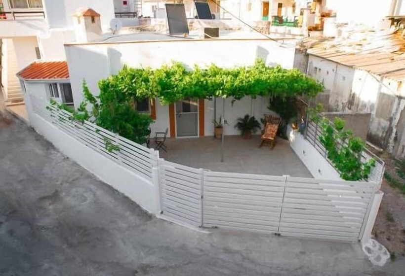 Kamariko Traditional House