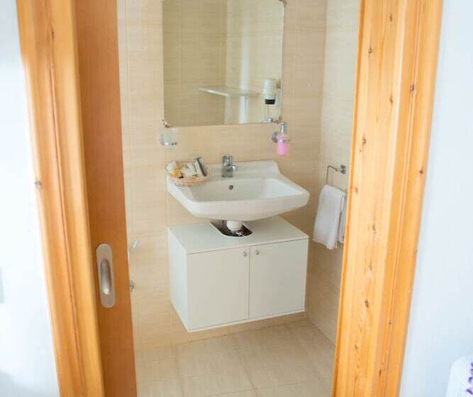 Kamariko Traditional House