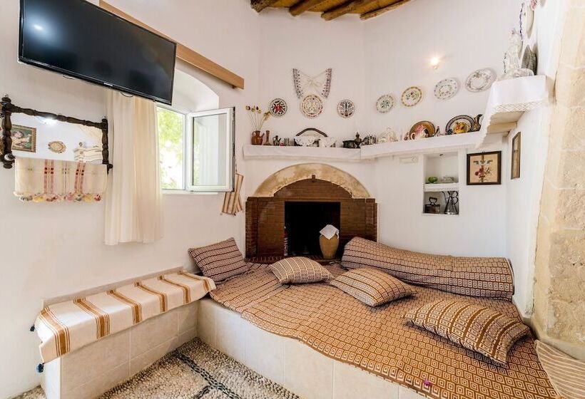 Kamariko Traditional House