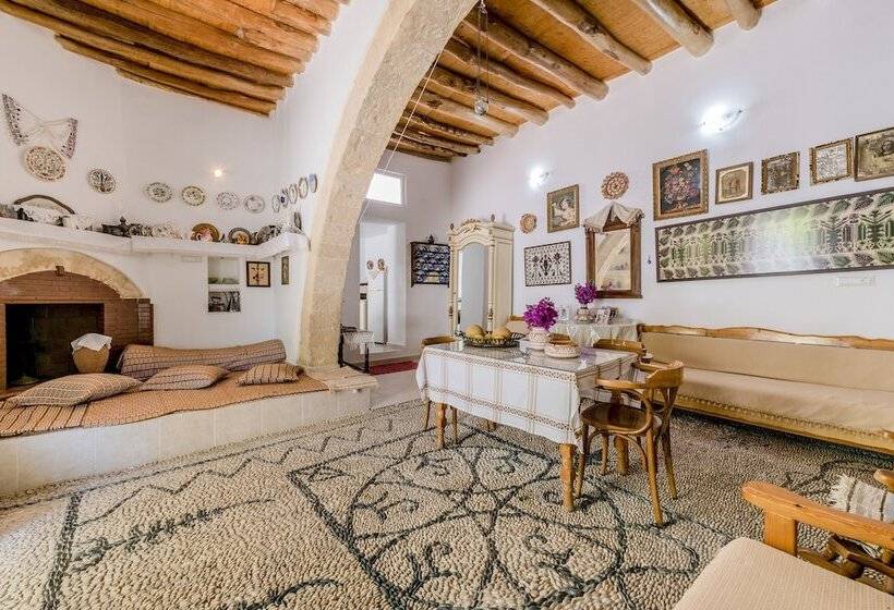 Kamariko Traditional House