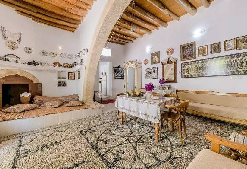Kamariko Traditional House