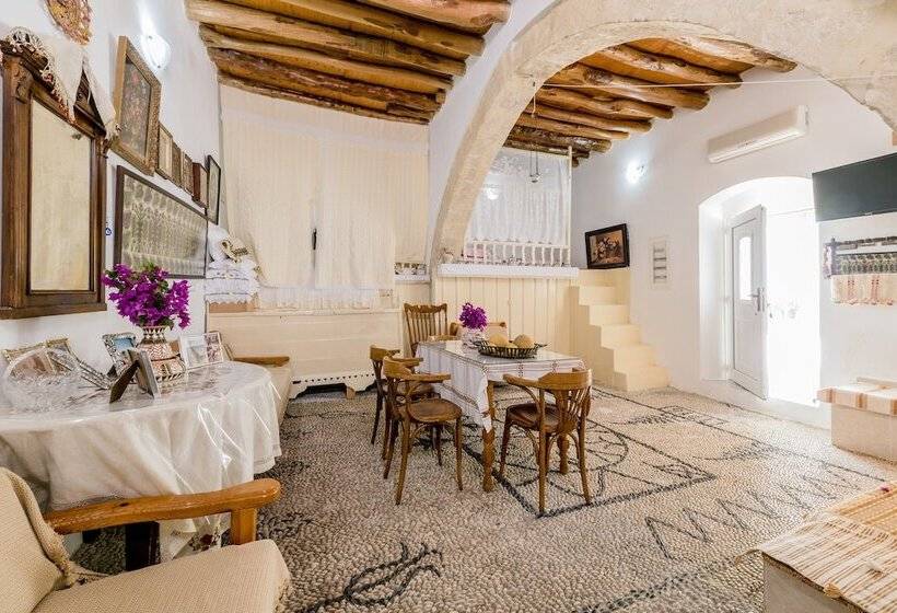 Kamariko Traditional House