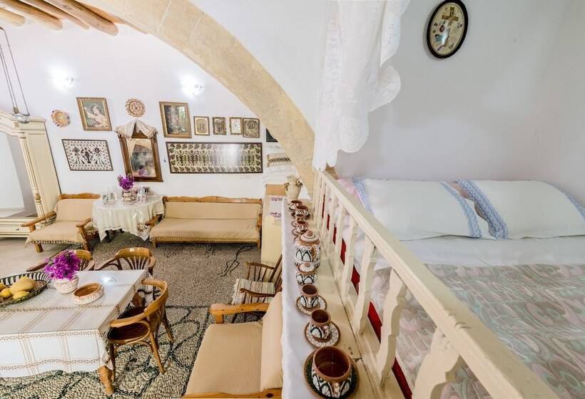 Kamariko Traditional House