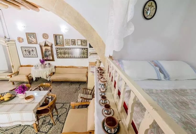 Kamariko Traditional House
