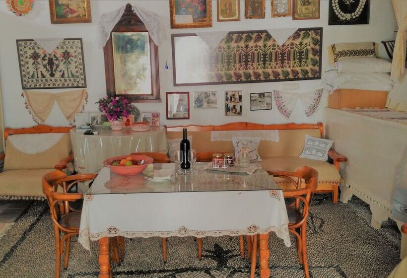 Kamariko Traditional House