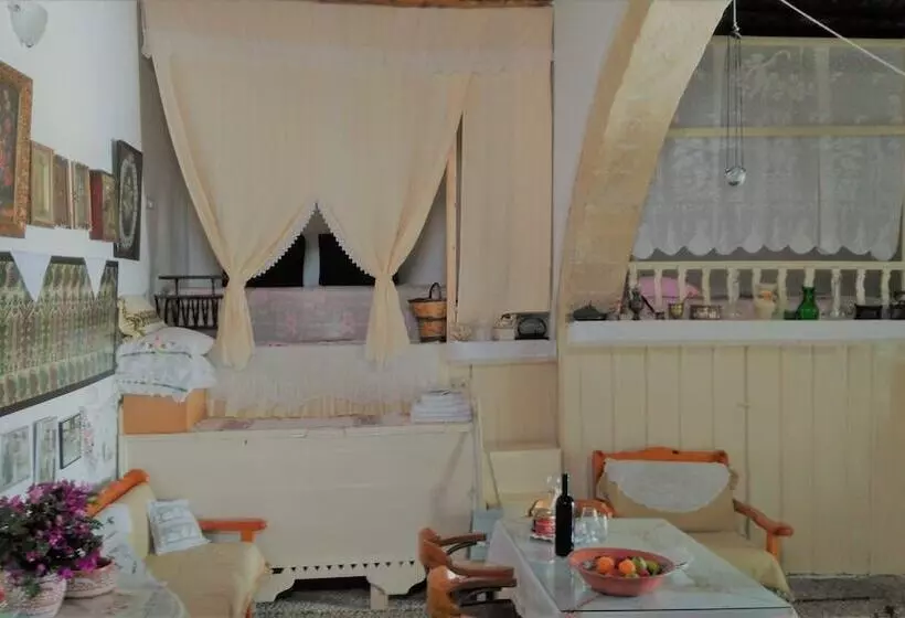 Kamariko Traditional House