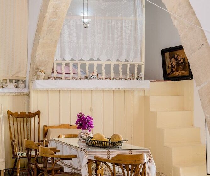 Kamariko Traditional House