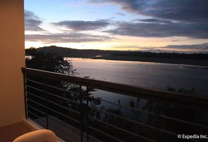 Rivermount Hotel And Resort