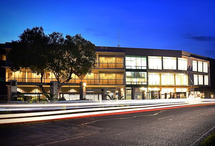 Rivermount Hotel And Resort