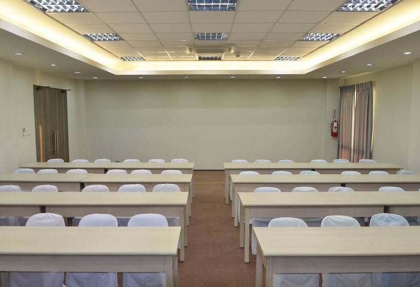 Rivermount Hotel And Resort