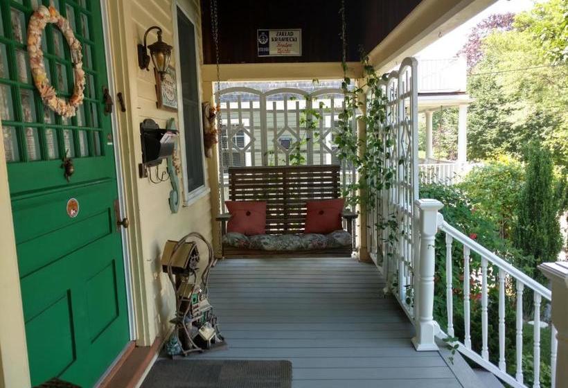 Armistead Cottage B&b