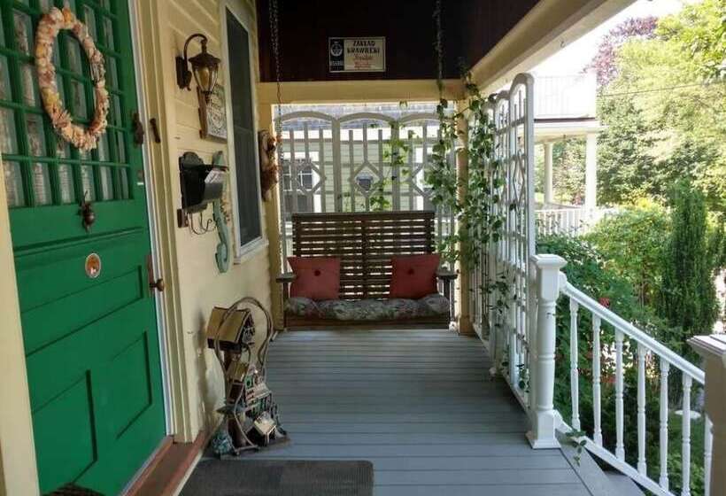 Armistead Cottage B&b