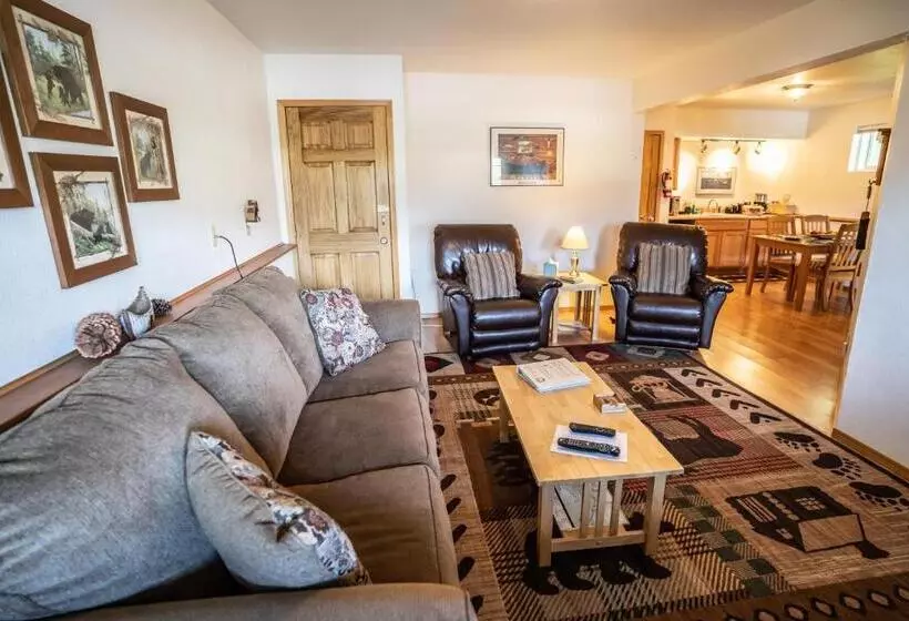 ベッドアンドブレックファースト Bears Den Alaska Lodging