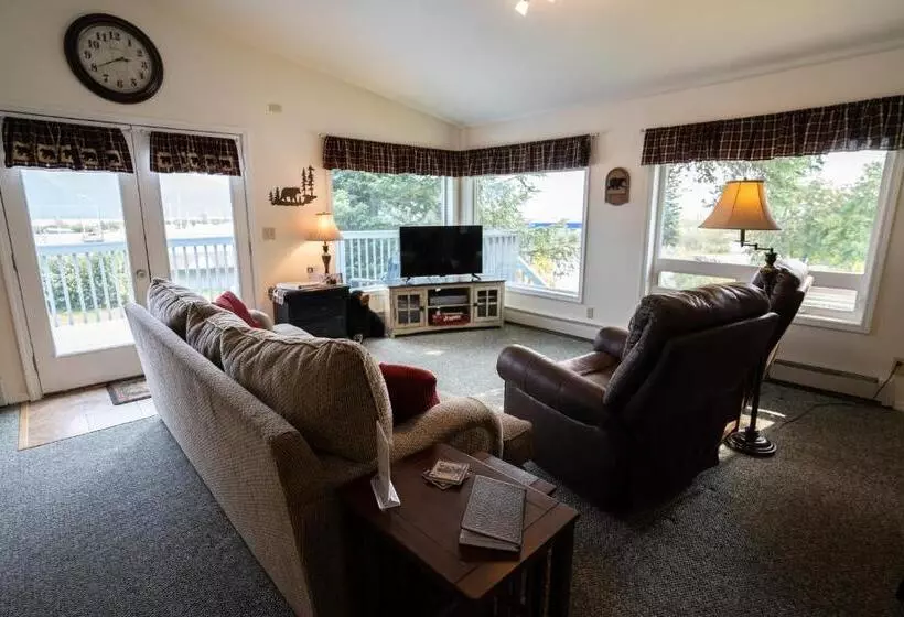 ベッドアンドブレックファースト Bears Den Alaska Lodging