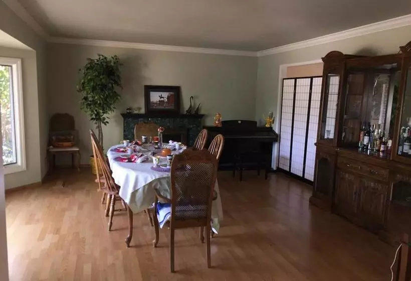 تختخواب و صبحانه Saratoga House   Cars Available