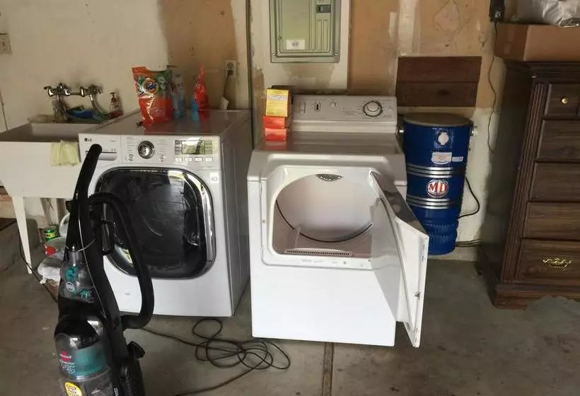 تختخواب و صبحانه Saratoga House   Cars Available