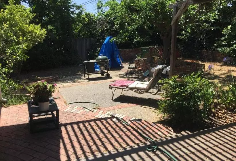 تختخواب و صبحانه Saratoga House   Cars Available