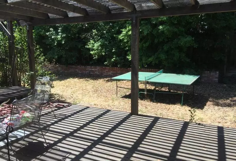 تختخواب و صبحانه Saratoga House   Cars Available