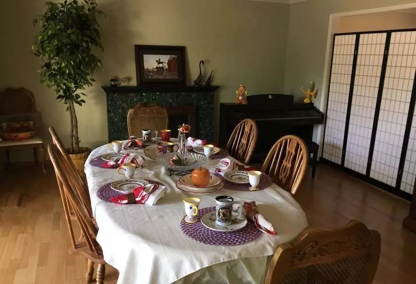 تختخواب و صبحانه Saratoga House   Cars Available