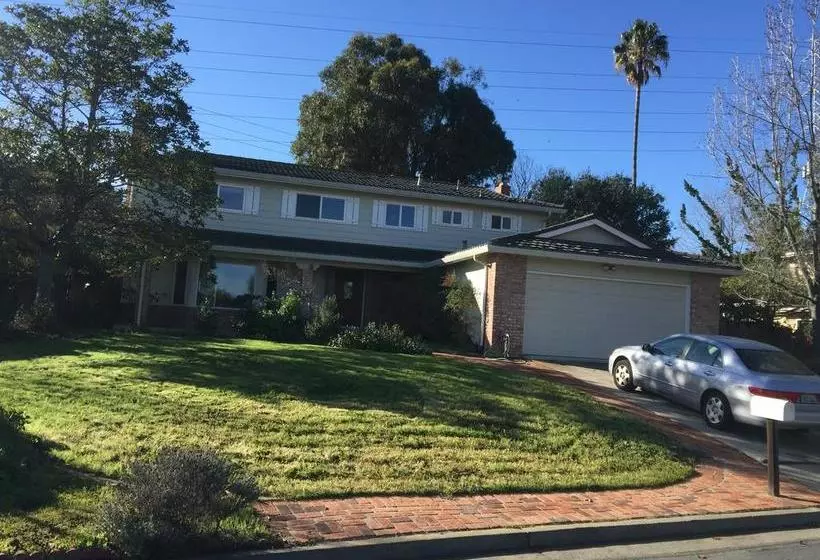 تختخواب و صبحانه Saratoga House   Cars Available