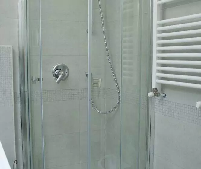 هتل Agora