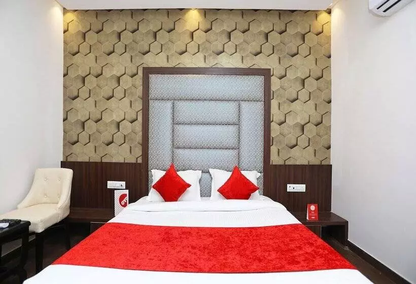 Hotel Capital O 2616  Golden Sand