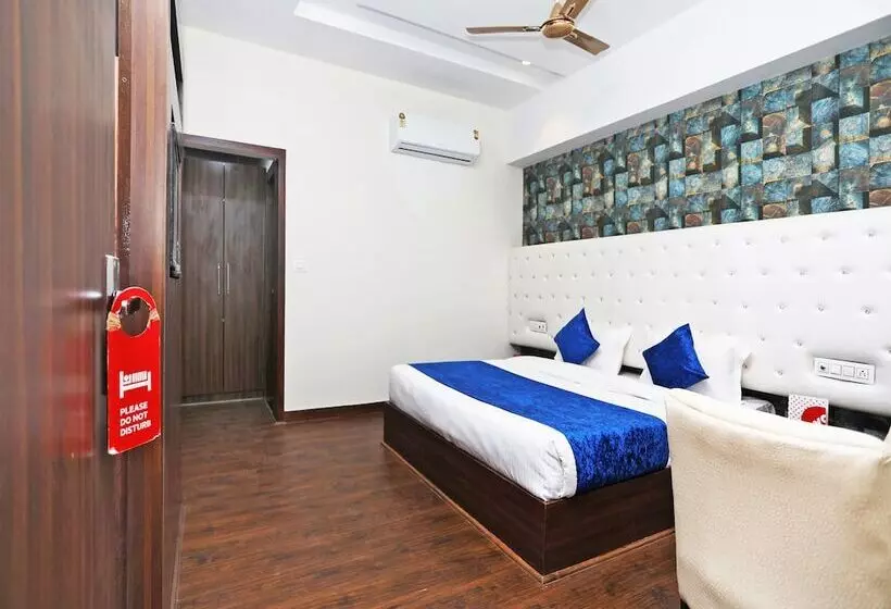 Hotel Capital O 2616  Golden Sand