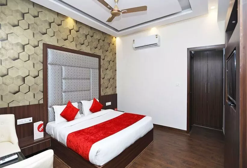 Hotel Capital O 2616  Golden Sand