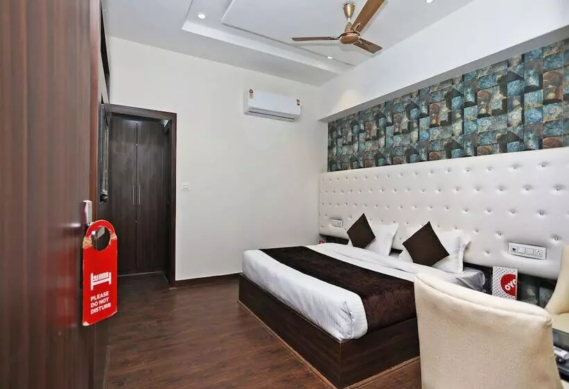 Hotel Capital O 2616  Golden Sand