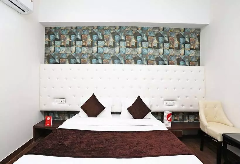 Hotel Capital O 2616  Golden Sand