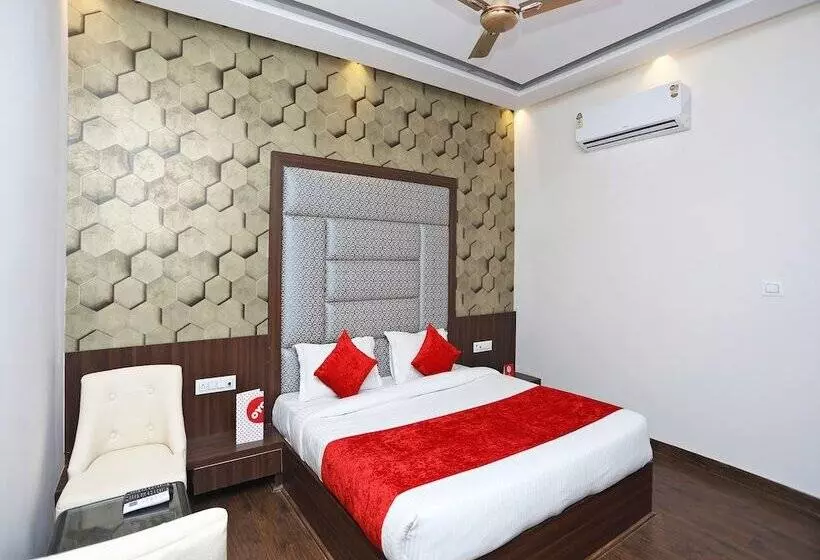 Hotel Capital O 2616  Golden Sand