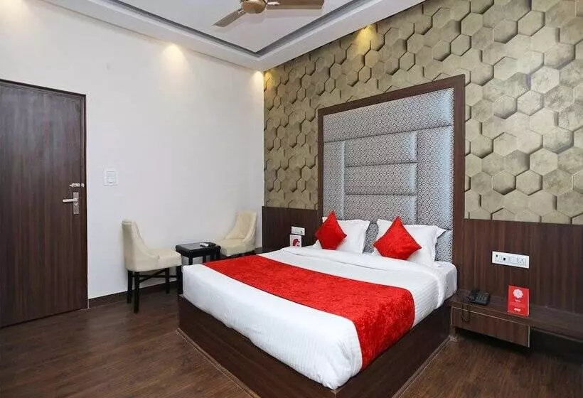 Hotel Capital O 2616  Golden Sand