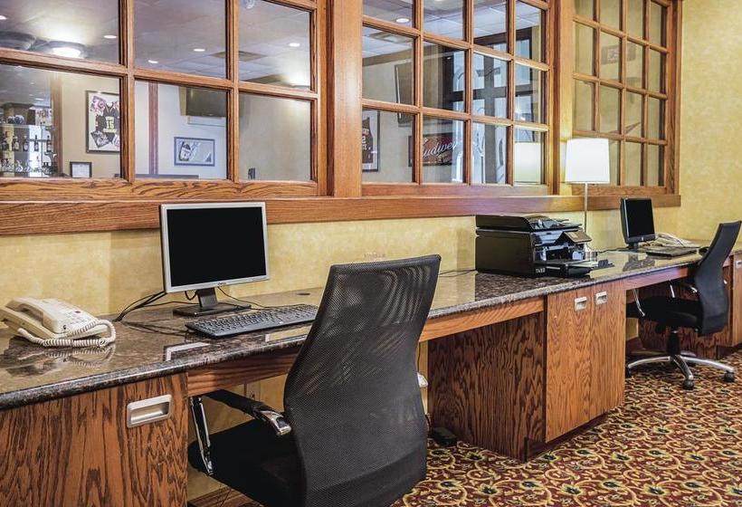 فندق Suburban Extended Stay