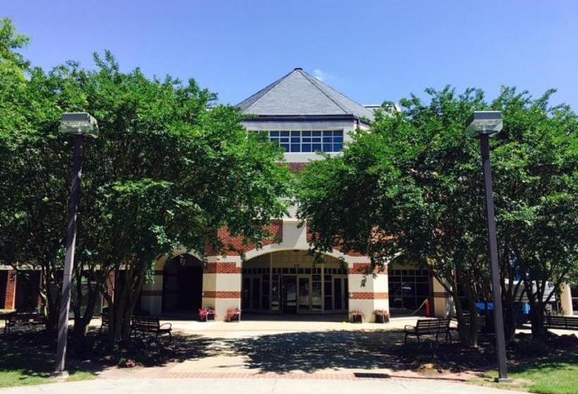 Отель The Henson