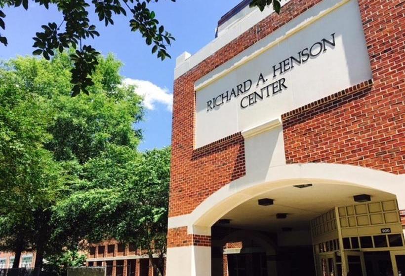 Отель The Henson