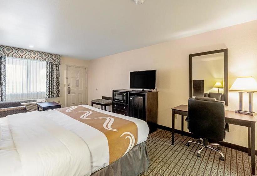 فندق على الطريق Quality Inn