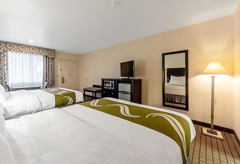 فندق على الطريق Quality Inn