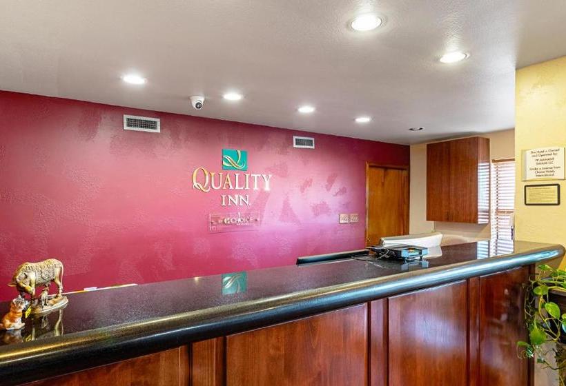 فندق على الطريق Quality Inn