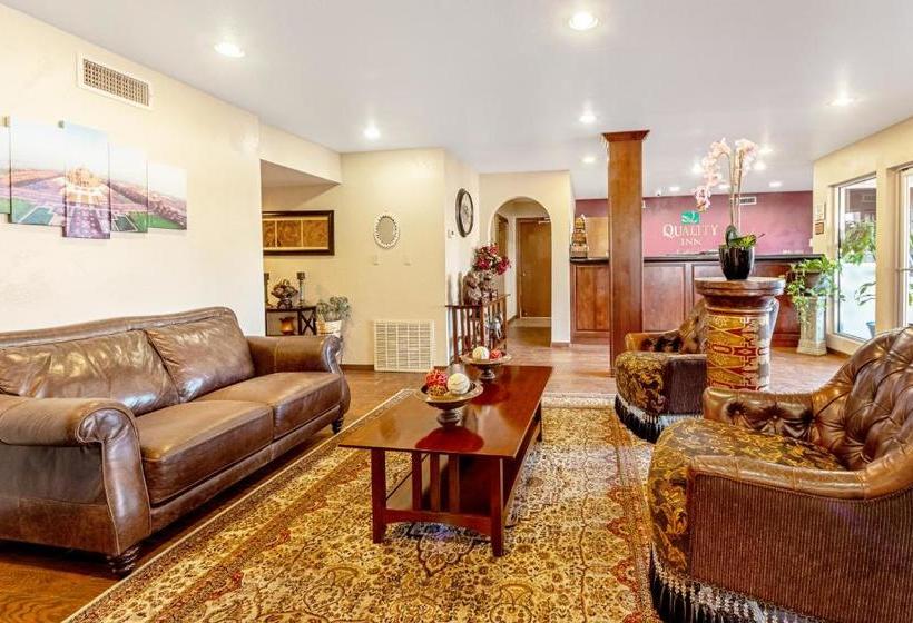 فندق على الطريق Quality Inn