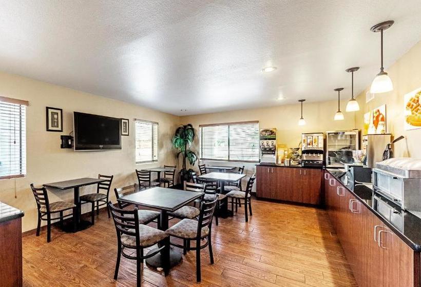 فندق على الطريق Quality Inn