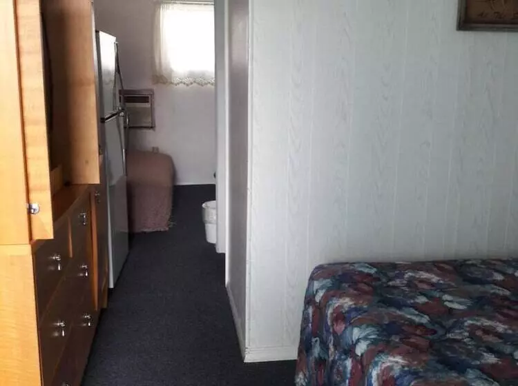 Suitcase Motel & Travel