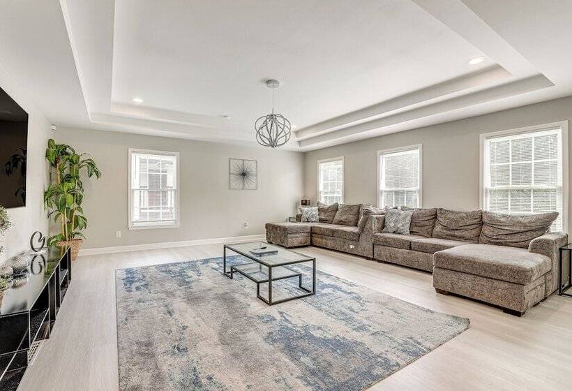 ~ 1/2 Mi To Mercedes Benz Stadium: Atlanta Home