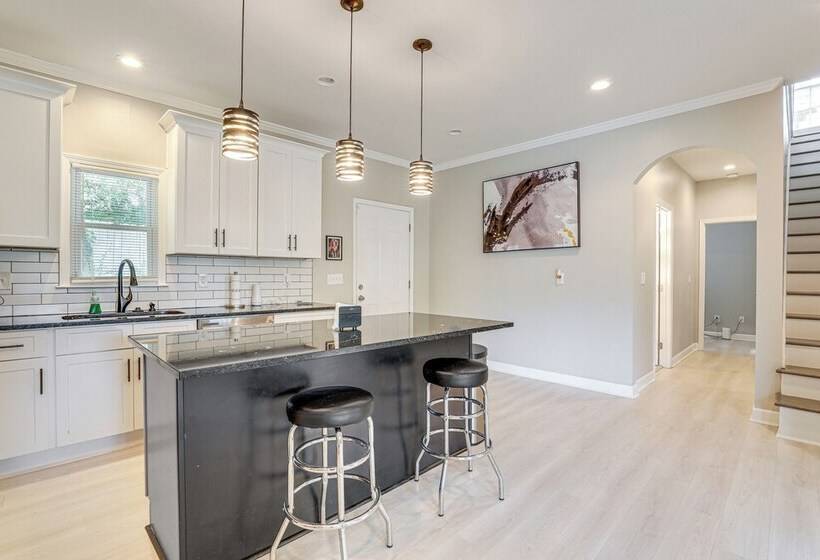 ~ 1/2 Mi To Mercedes Benz Stadium: Atlanta Home