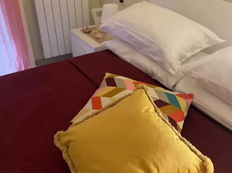 تختخواب و صبحانه Casadora