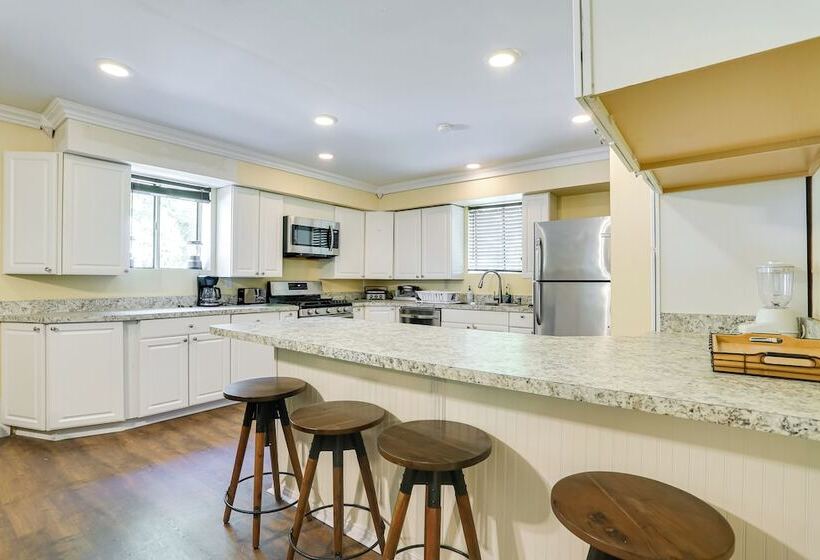 Peaceful Farm Retreat W/ Walking Trails On Site!