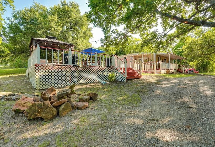 Peaceful Farm Retreat W/ Walking Trails On Site!