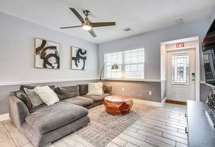 Hollywood Vacation Home W/ Patio & Gas Grill!
