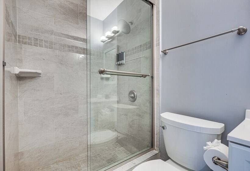 Hollywood Vacation Home W/ Patio & Gas Grill!