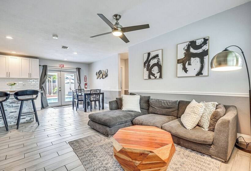 Hollywood Vacation Home W/ Patio & Gas Grill!